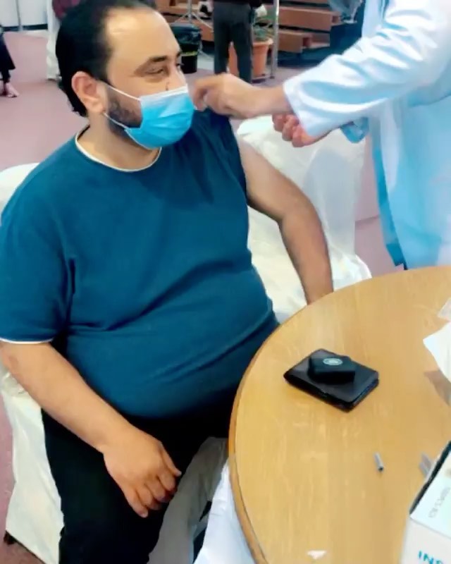 الفنان قاسم السلطان يتلقى اللقاح الصيني المضاد لكورونا 
امنياتنا بالشفاء للجميع
